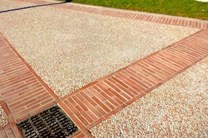 Pavimentazione con ghiaia lavata colorata