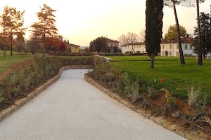 Viale di accesso villa con sasso lavato